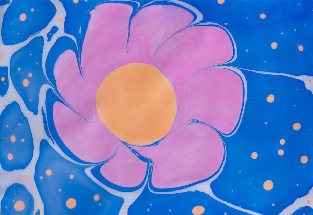 抽象的粉红色花在蓝色背景与斑点和瓷砖图案图片下载