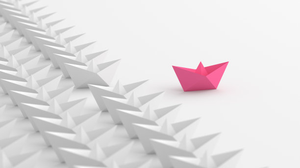 女性的领导理念是，粉色的领头船，从一群白色的船中脱颖而出，以白色为背景图片下载