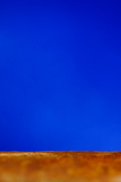 背景-蓝屏，模糊的地平线，以键入另一个图像。图片下载