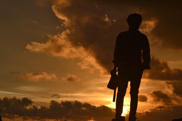 曼·希卢埃特图片下载