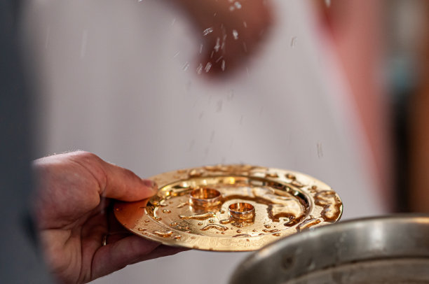 镀金的结婚戒指图片下载