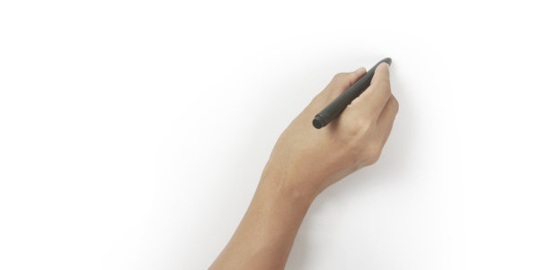 手已准备好画黑色记号笔图片下载