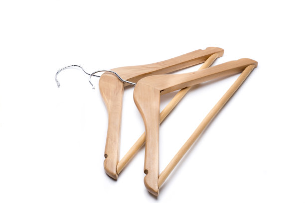 两个孤立的衣架图片下载