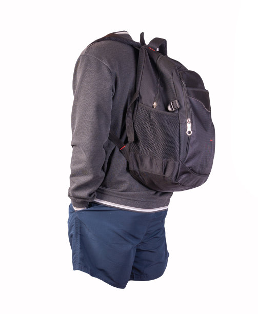 背包，运动衫，短裤孤立的白色背景。图片下载