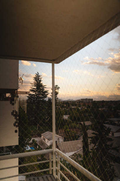 从公寓阳台看日落图片下载