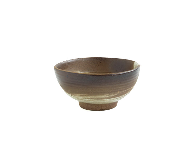 空的旧棕色粘土碗与白色条纹孤立在白色的背景。图片下载