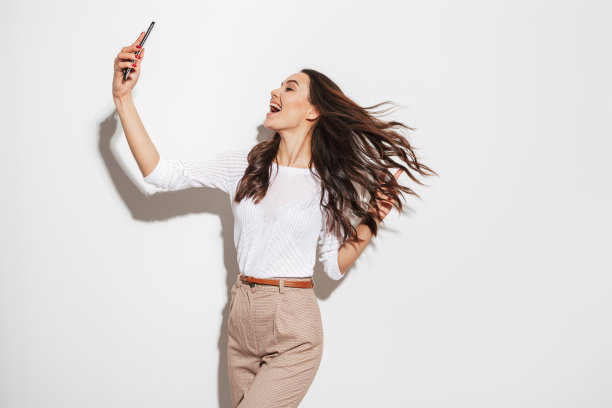 一个快乐的亚洲女商人的肖像图片下载