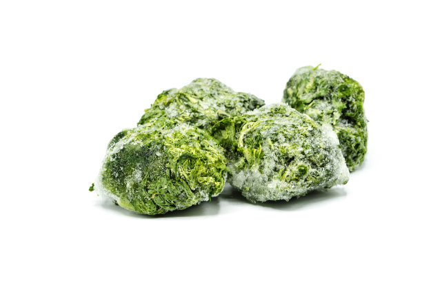 在白色背景上孤立的冷冻菠菜图片下载