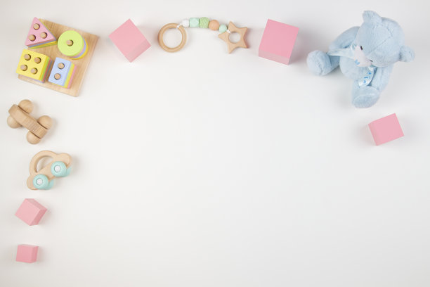 婴儿玩具框架上的白色背景。前视图。平的。文本复制空间图片下载