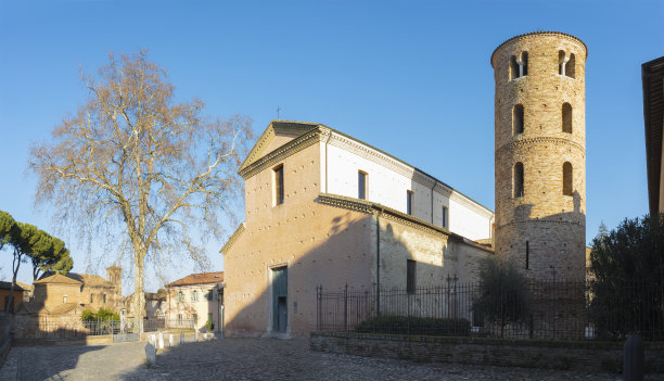 拉文纳——背景中的教堂陵墓。图片下载