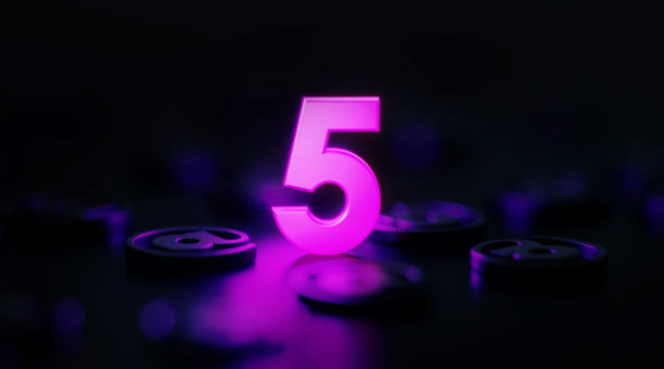 紫色数字5在黑色背景的符号中发光图片下载