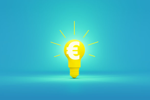经营理念概念-灯泡与白色的欧洲符号坐在蓝色的背景图片下载