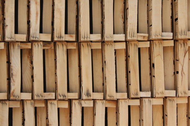 水果和蔬菜的木条箱摞在一起图片下载