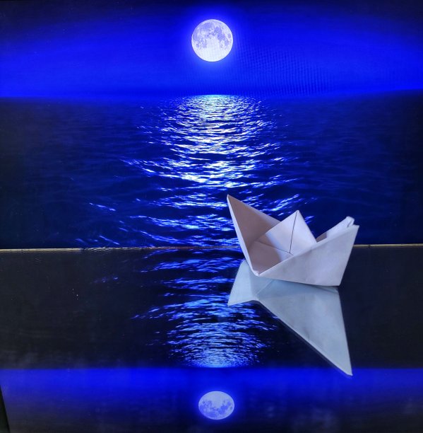 蓝色的月亮图片下载