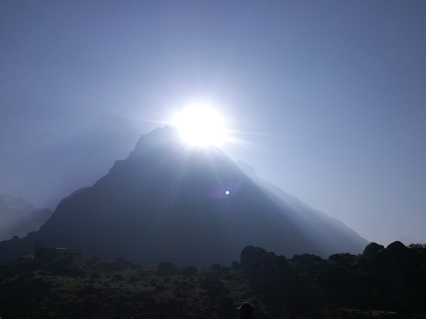 去山上旅行图片下载