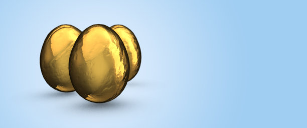 三个金蛋在浅蓝色的背景3d渲染图片下载