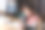 小女孩在家里做作业图片下载