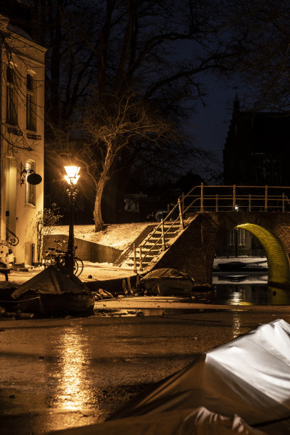 这是冬天运河的田园诗般的照片图片下载