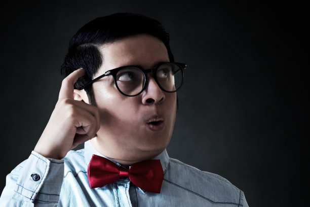 戴眼镜的书呆子的肖像图片下载