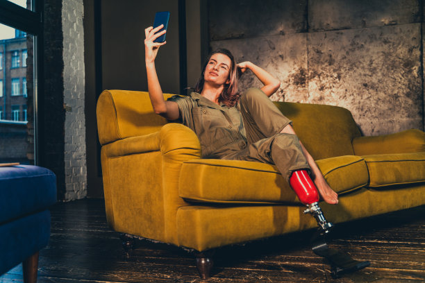 漂亮的女人，假肢图片下载