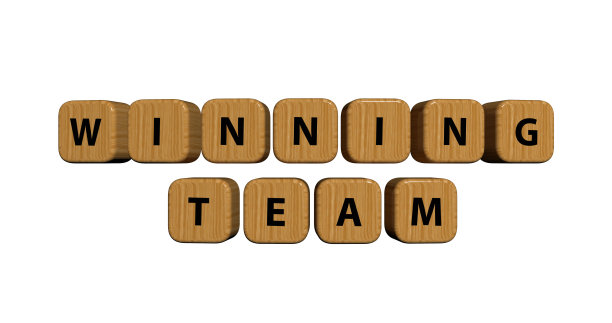 三维逼真的木制骰子盒与获胜的队伍。图片下载