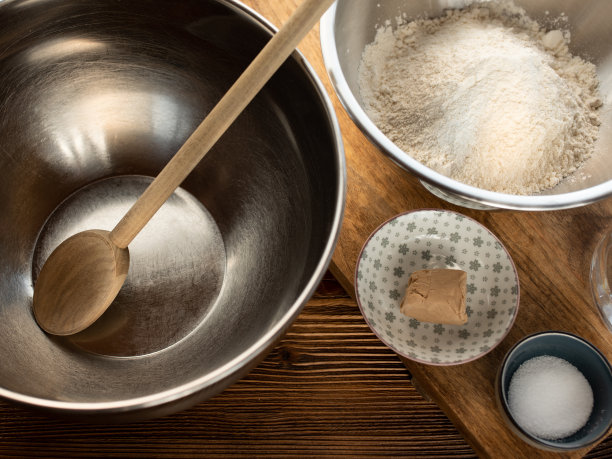 准备自制法棍面包图片下载