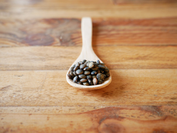 木勺里的生扁豆图片下载