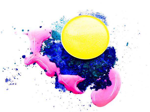 色彩丰富的化妆品背景与化妆涂抹，眼影颗粒和指甲油垃圾，艺术绘画，光泽的颜色纹理与眼影图片下载