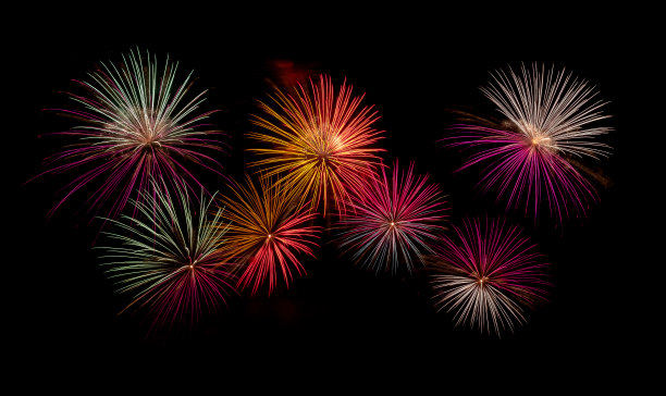 不同的颜色和图案的烟花庆祝在各种活动图片下载