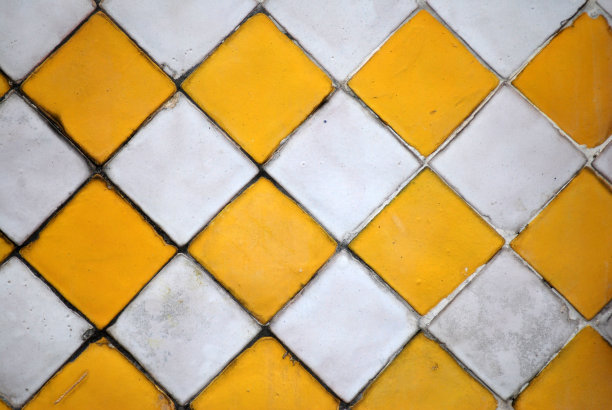 抽象-雕塑黄色墙壁方形块纹理-棋盘图案-黄白色背景概念图片下载