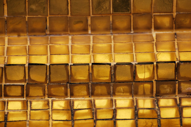 泰国曼谷佛寺或皇家大皇宫佛寺的金墙纹理雕塑。图片下载