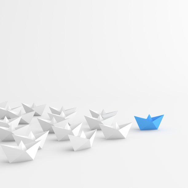 领导概念，蓝色的领导船领导白色的船，在白色的背景与空白的复制空间图片下载