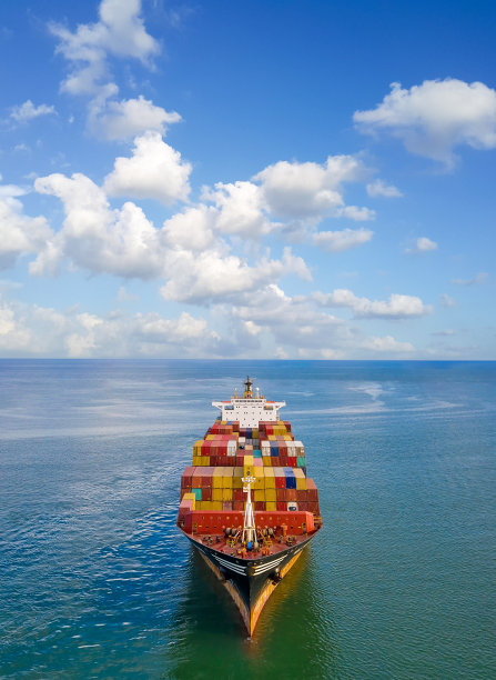 集装箱货轮鸟瞰图，用于进出口业务物流的集装箱箱。图片下载