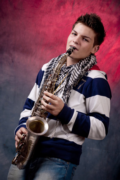 年轻的音乐家图片下载