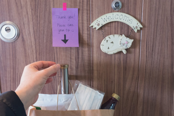 2019冠状病毒病(Covid-19)大流行中的非接触性指令。图片下载