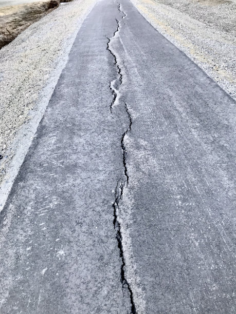 阿拉斯加的裂解沥青图片下载