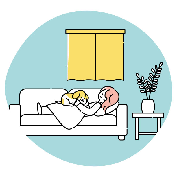 一个女人和一只狗一起睡在客厅的沙发上图片下载