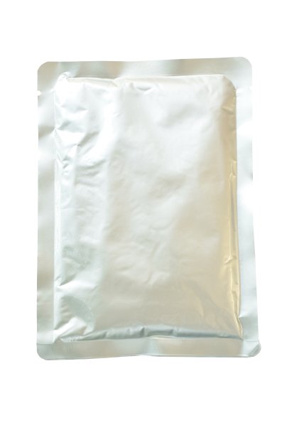 零食或食品包装铝箔模型上的白色背景图片下载