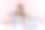 疲惫易怒的女商人用手捂着耳朵坐在工作场所，拿着笔记本电脑，被嘈杂的声音惹恼，厌倦了办公室喋喋不休图片下载