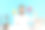 一个自信的蓄着胡须的男人坐在办公室里，拿着笔记本电脑，举着英国国旗和纸房子，梦想着在英国买个住处图片下载