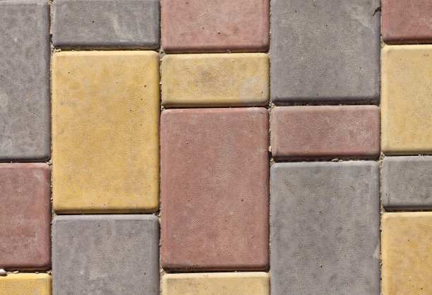 彩色人行道由街道瓷砖。前视图。背景图片下载