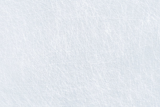 冰的背景纹理和雪的表面与标志和线条滑冰。冰球溜冰场，竞技场或体育场从俯视图。淡蓝色霜墙纸。冬季运动留下的粗糙的痕迹。图片下载