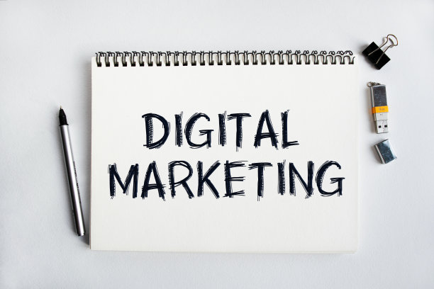 笔记本与题字数字营销。概念图像，业务配件，计算器孤立在桌面上。财务或商业概念。图片下载