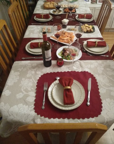 平安夜晚餐的餐桌图片下载