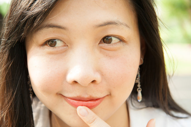 思维的女性图片下载