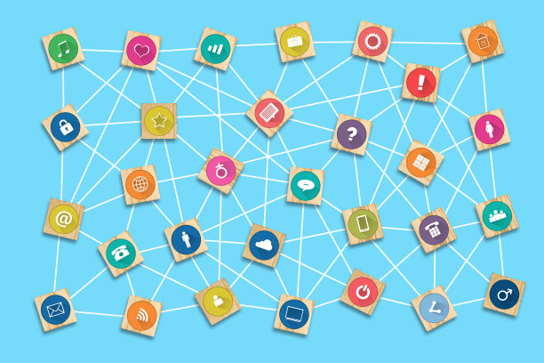社交媒体的概念。带有社会图标的木块被连接在一起。互联网上的交流。图片下载