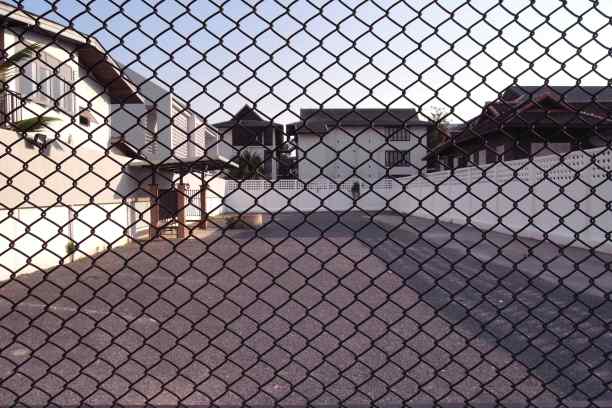 篱笆房子周围的篱笆图片下载