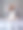 漂亮的黑发女人在卧室里图片下载
