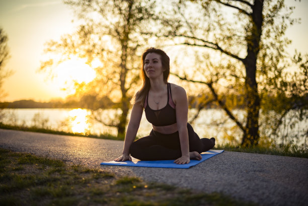 在自然界中伸展图片下载