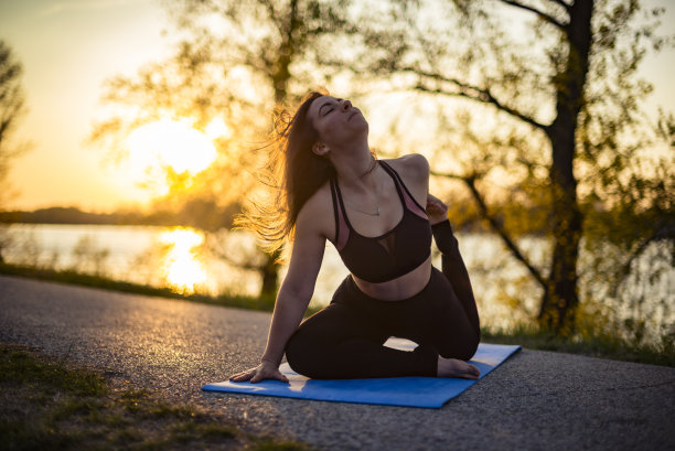 在自然界中伸展图片下载